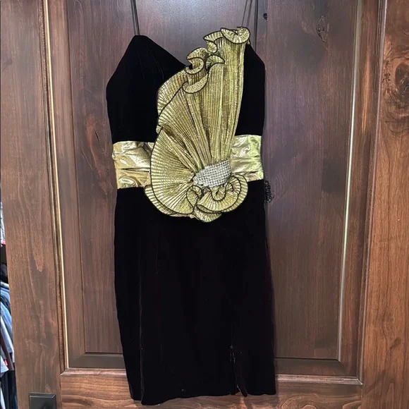 80s Avant-Garde Elegant Black and Gold Strapless Cocktail Dress - Picture 5 of 9